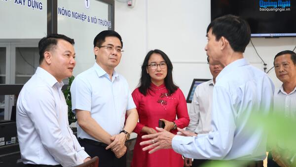 Chủ tịch UBND tỉnh kiểm tra công tác giải quyết thủ tục hành chính tại phường Trương Quang Trọng và xã An Phú