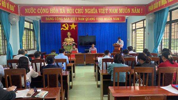 LÀM VIỆC VỚI CÁC THÔN, TRẠM Y TẾ VÀ TRƯỜNG HỌC TRÊN ĐỊA BÀN XÃ NGỌK BAY SAU SÁP NHẬP