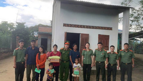 CÔNG AN XÃ NGỌK BAY NHẬN ĐỠ ĐẦU 06 CHÁU THUỘC MÔ HÌNH “CON NUÔI CÔNG AN XÃ” VÀ CHƯƠNG TRÌNH “MẸ ĐỠ ĐẦU”