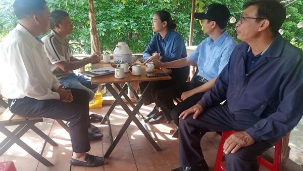ĐỒNG CHÍ TRẦN THỊ PHONG LAN, BÍ THƯ ĐẢNG ỦY XÃ  KIỂM TRA TÌNH HÌNH ĐỊA BÀN