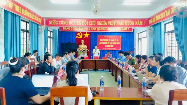 BAN THƯỜNG VỤ ĐẢNG UỶ XÃ NGỌK BAY LÀM VIỆC VỚI TẬP THỂ LÃNH ĐẠO UỶ BAN NHÂN DÂN XÃ VÀ CÁC CƠ QUAN, ĐƠN VỊ TRỰC THUỘC